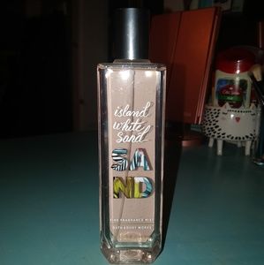 Island in the sand bath and body works
